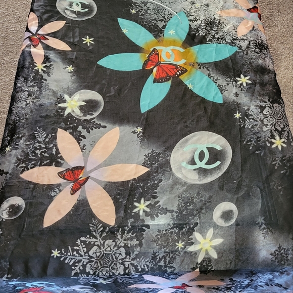 Chanel Silk scarf great condition Authentic ❣️ - Picture 2 of 6